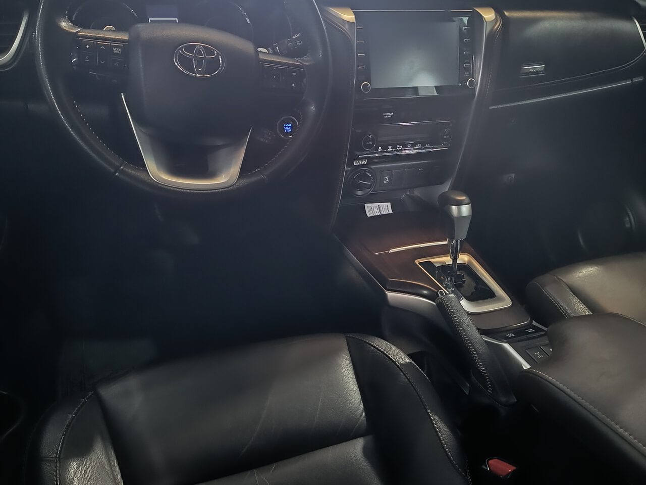 Toyota  Hilux SRX — foto principal